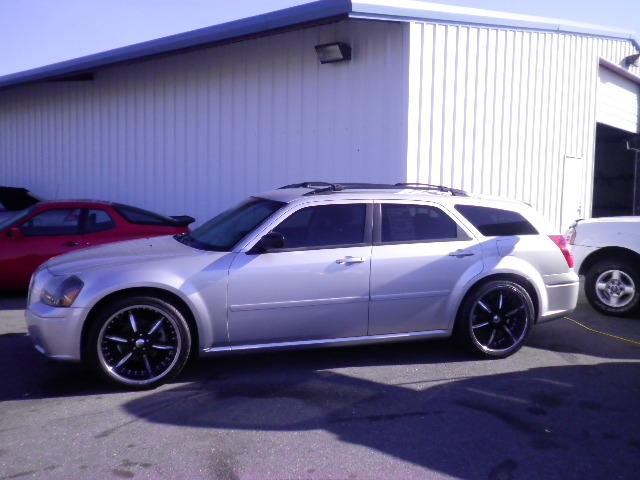 2006 Dodge Magnum SE