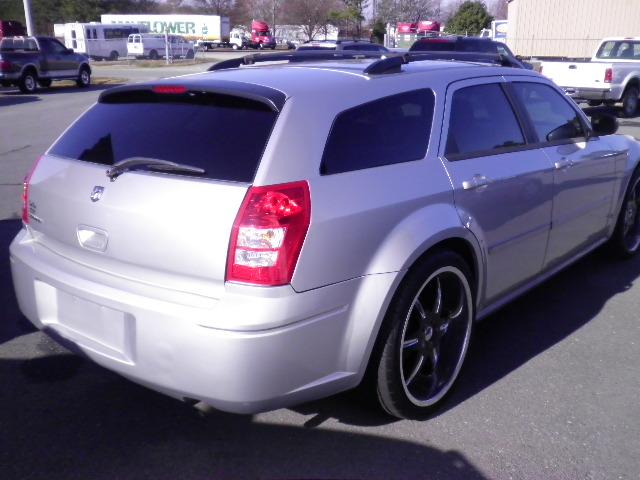 2006 Dodge Magnum SE