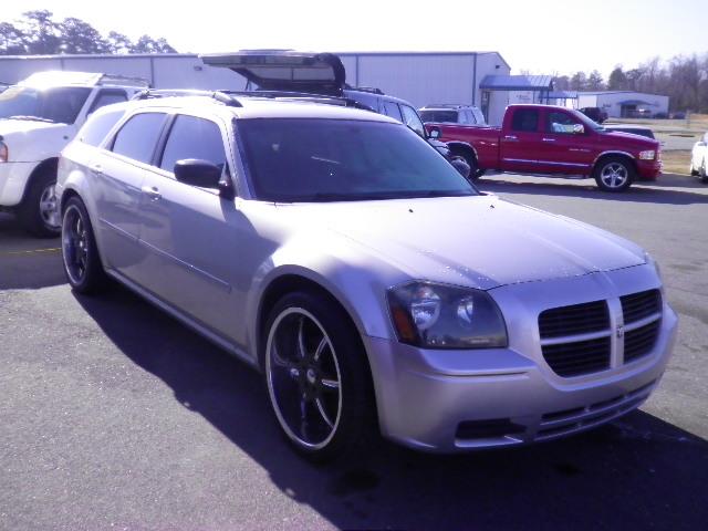 2006 Dodge Magnum SE