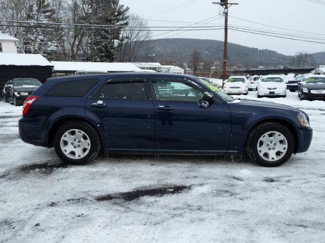 2006 Dodge Magnum SE