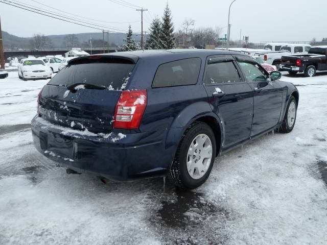 2006 Dodge Magnum SE