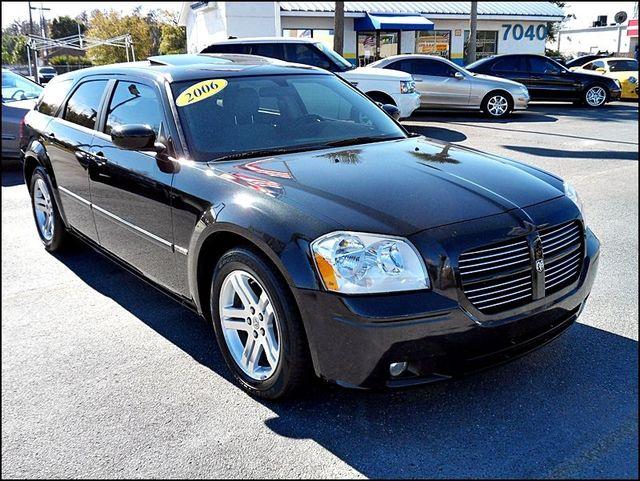 2006 Dodge Magnum 2WD 4 Door