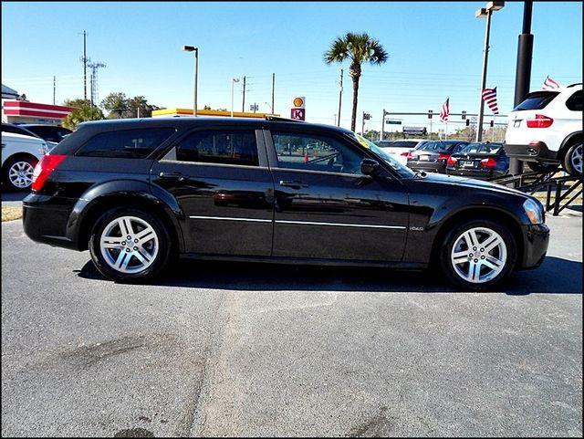 2006 Dodge Magnum 2WD 4 Door