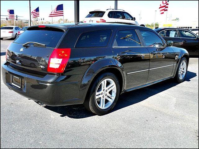 2006 Dodge Magnum 2WD 4 Door