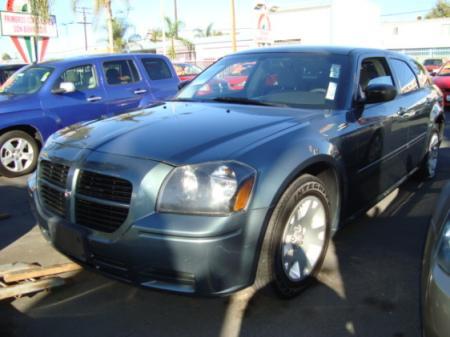 2006 Dodge Magnum SE