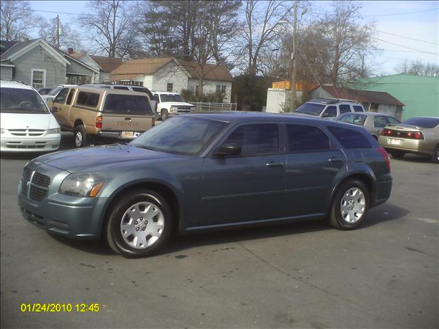 2006 Dodge Magnum SE