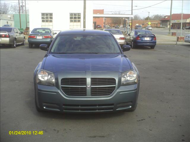 2006 Dodge Magnum SE