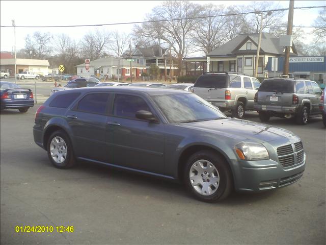 2006 Dodge Magnum SE