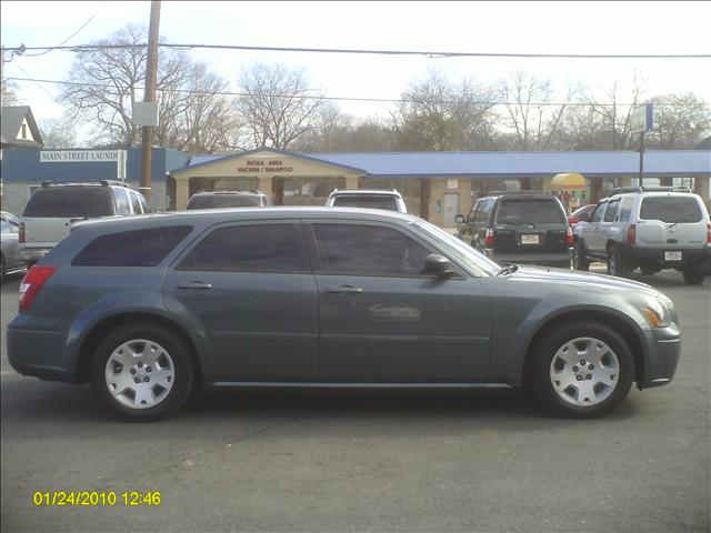 2006 Dodge Magnum SE