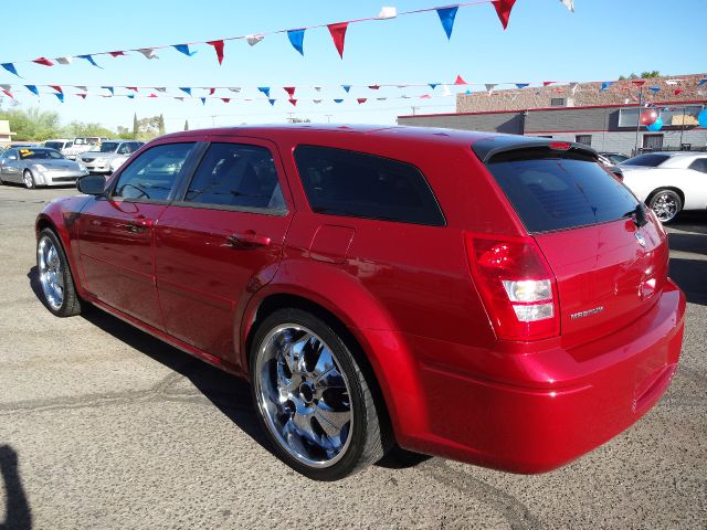 2006 Dodge Magnum SE