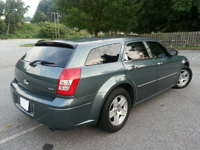 2006 Dodge Magnum S