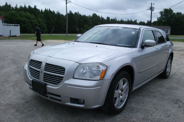 2006 Dodge Magnum Slammed Custom BUG