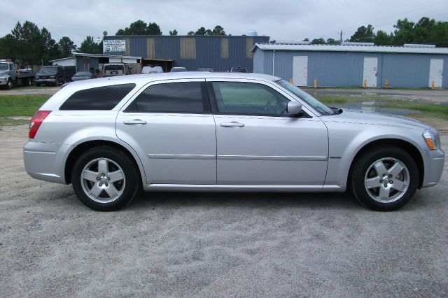 2006 Dodge Magnum Slammed Custom BUG