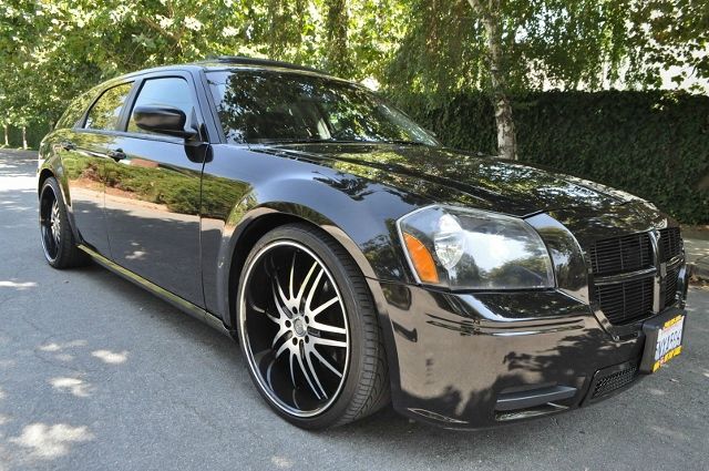 2006 Dodge Magnum SE