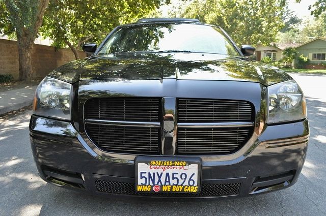 2006 Dodge Magnum SE