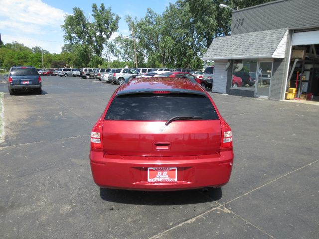 2006 Dodge Magnum SE