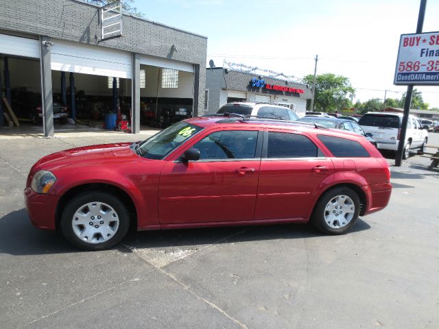 2006 Dodge Magnum SE