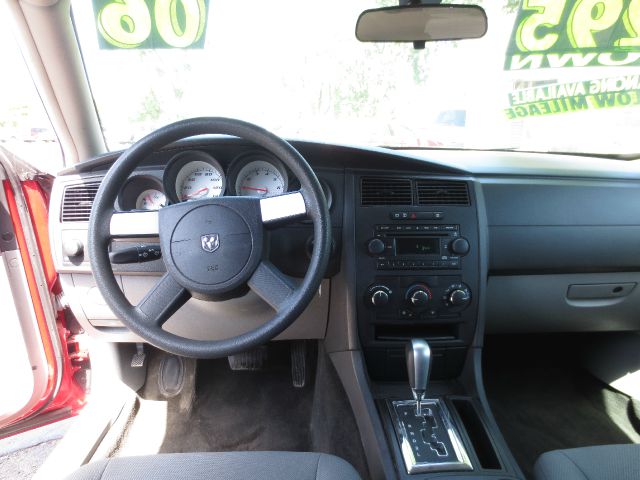 2006 Dodge Magnum SE