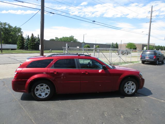 2006 Dodge Magnum SE