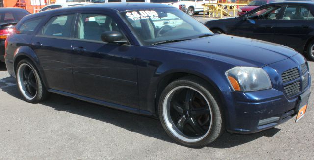 2006 Dodge Magnum SE