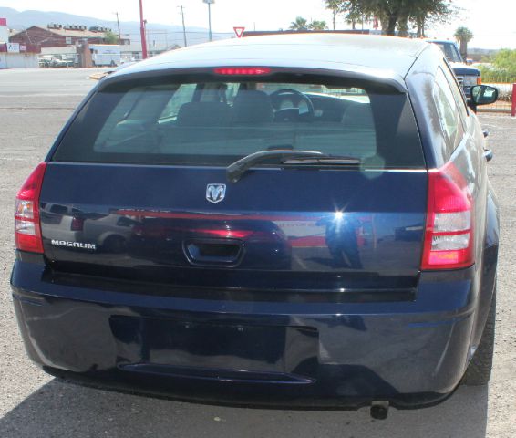 2006 Dodge Magnum SE