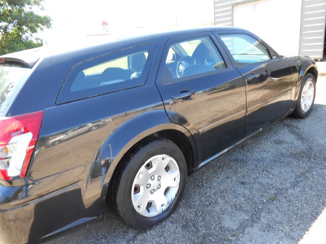 2006 Dodge Magnum SE