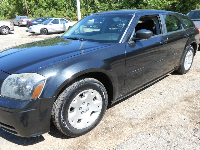 2006 Dodge Magnum SE