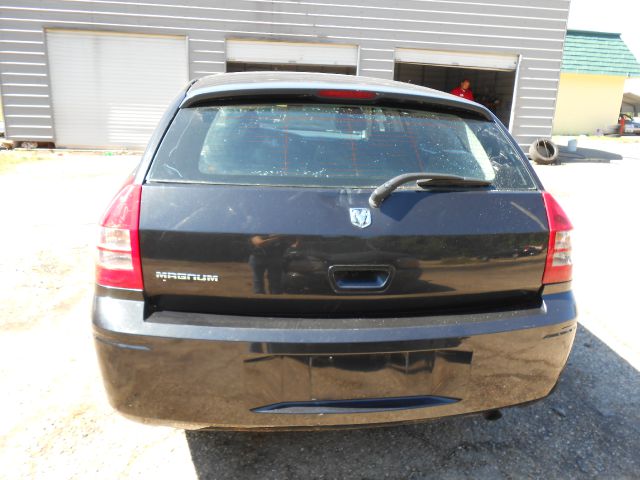 2006 Dodge Magnum SE