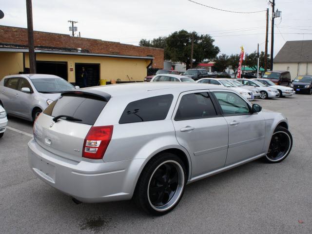 2006 Dodge Magnum S