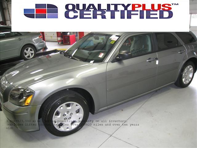 2006 Dodge Magnum SE