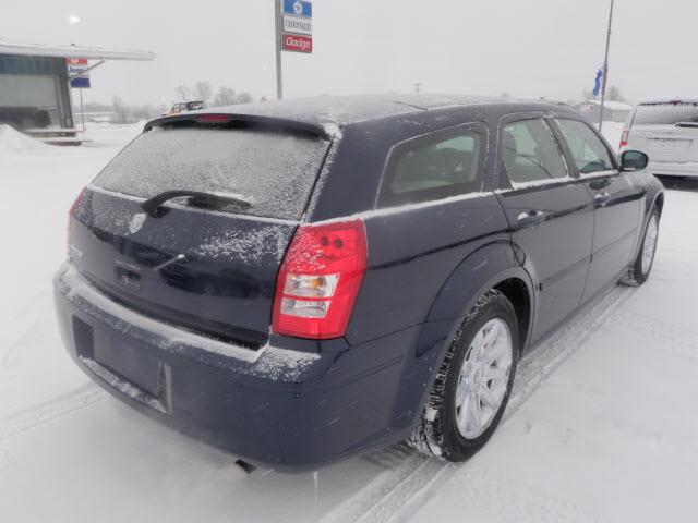 2006 Dodge Magnum SE