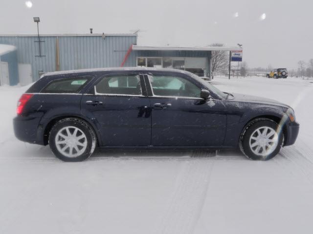 2006 Dodge Magnum SE