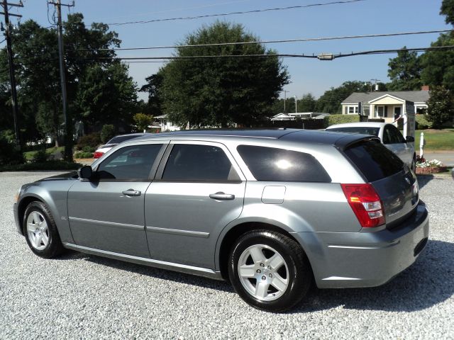 2006 Dodge Magnum S