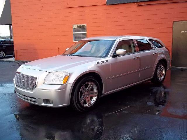 2006 Dodge Magnum 2WD 4 Door