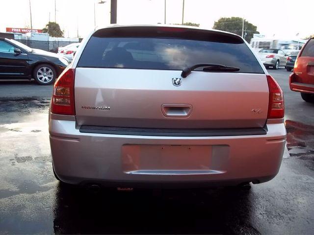 2006 Dodge Magnum 2WD 4 Door