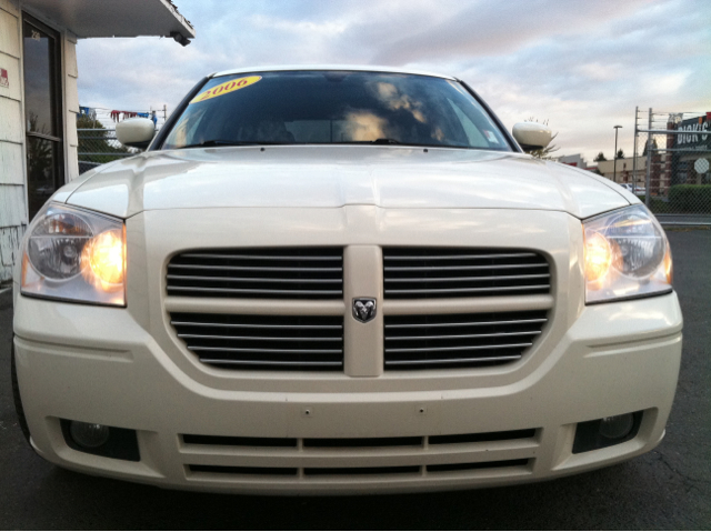 2006 Dodge Magnum S