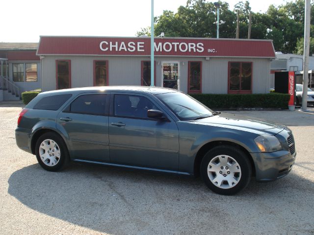 2006 Dodge Magnum SE