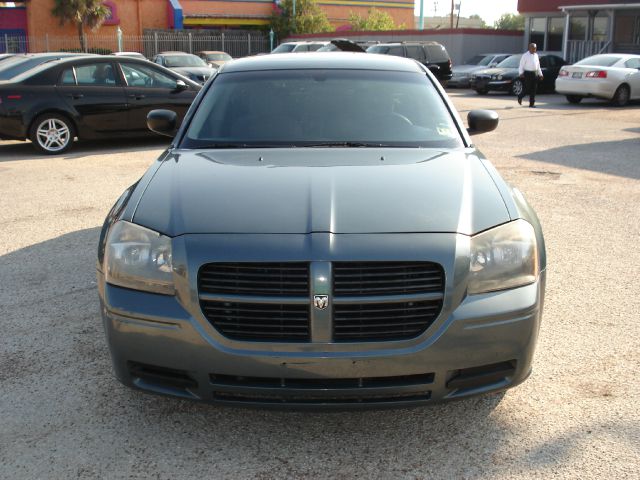 2006 Dodge Magnum SE