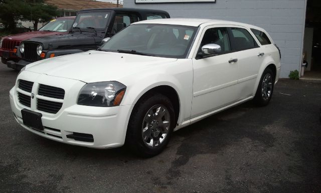 2006 Dodge Magnum SE