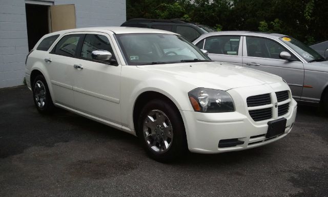 2006 Dodge Magnum SE