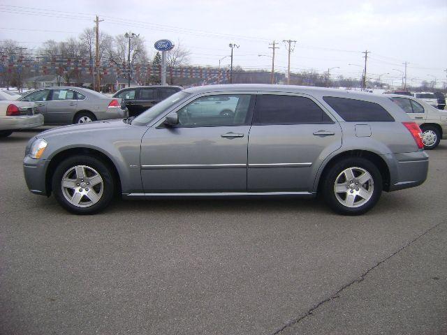 2006 Dodge Magnum 1500 135 WB Base