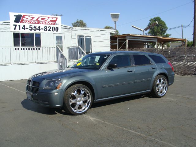 2006 Dodge Magnum SE