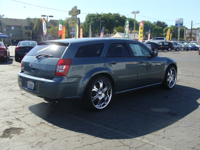 2006 Dodge Magnum SE