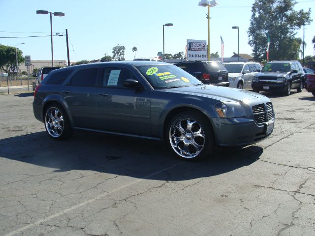 2006 Dodge Magnum SE