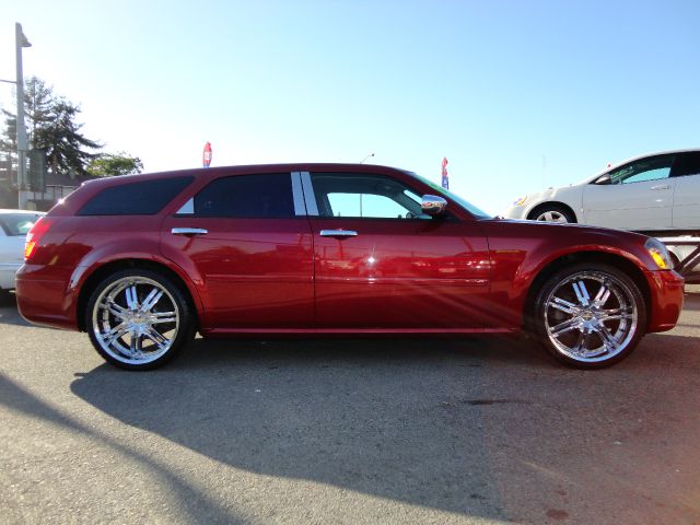 2006 Dodge Magnum SE