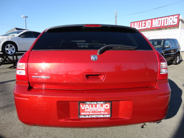 2006 Dodge Magnum SE