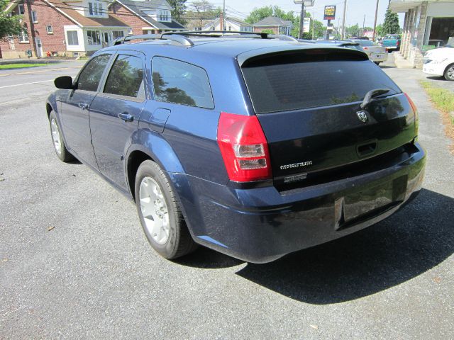 2006 Dodge Magnum SE