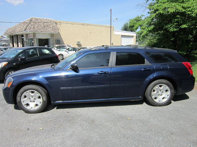 2006 Dodge Magnum SE