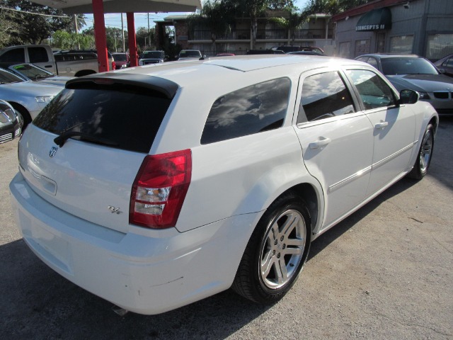 2006 Dodge Magnum Deluxe Convertible