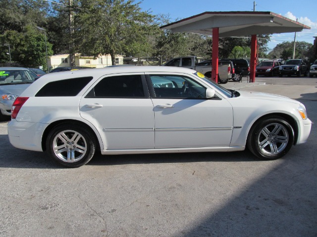 2006 Dodge Magnum Deluxe Convertible